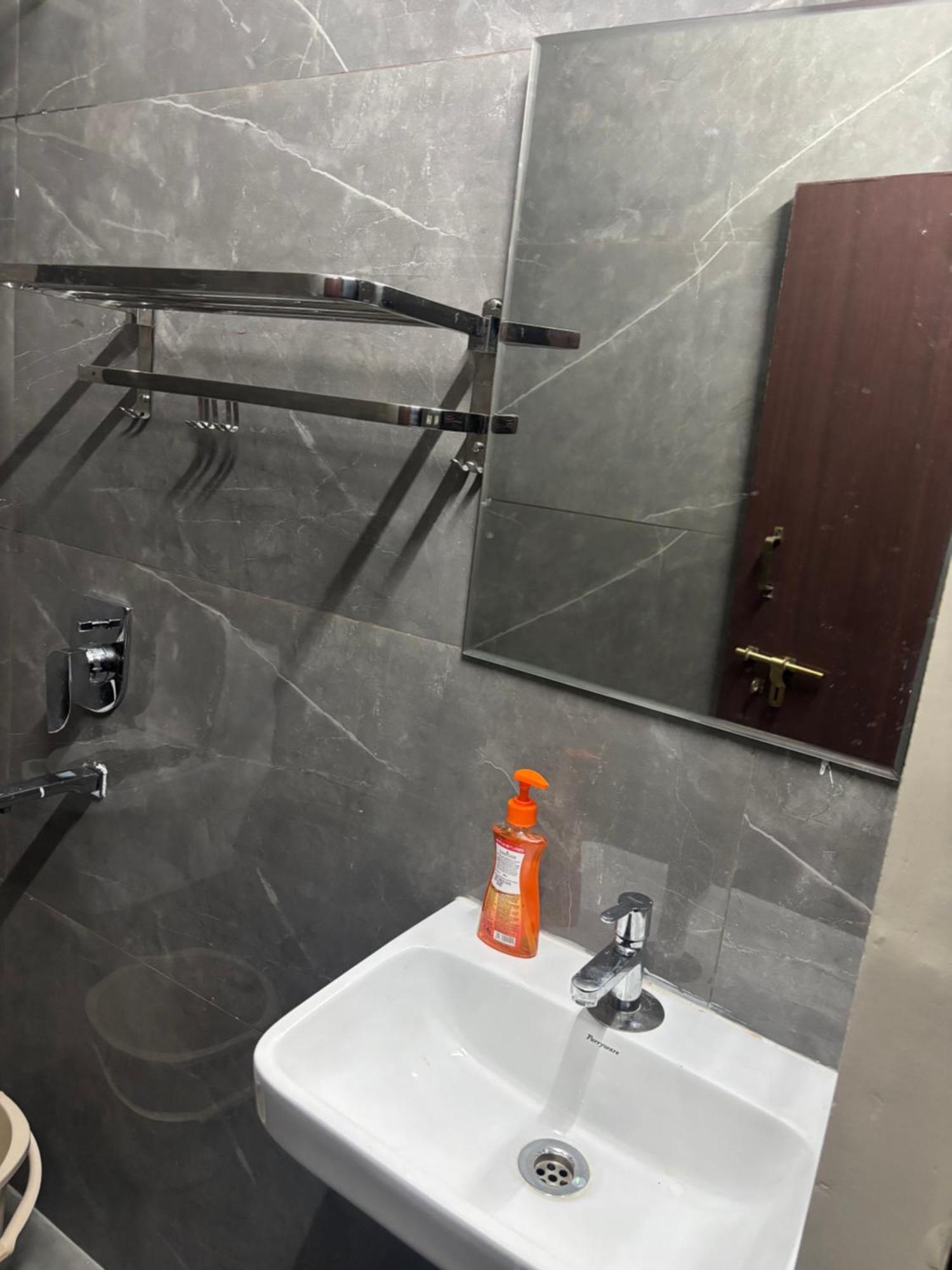 Nest Inn Homestay Тирупати Екстериор снимка