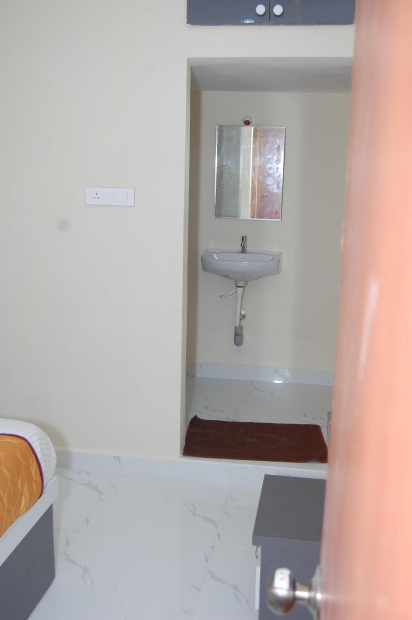 Nest Inn Homestay Тирупати Екстериор снимка
