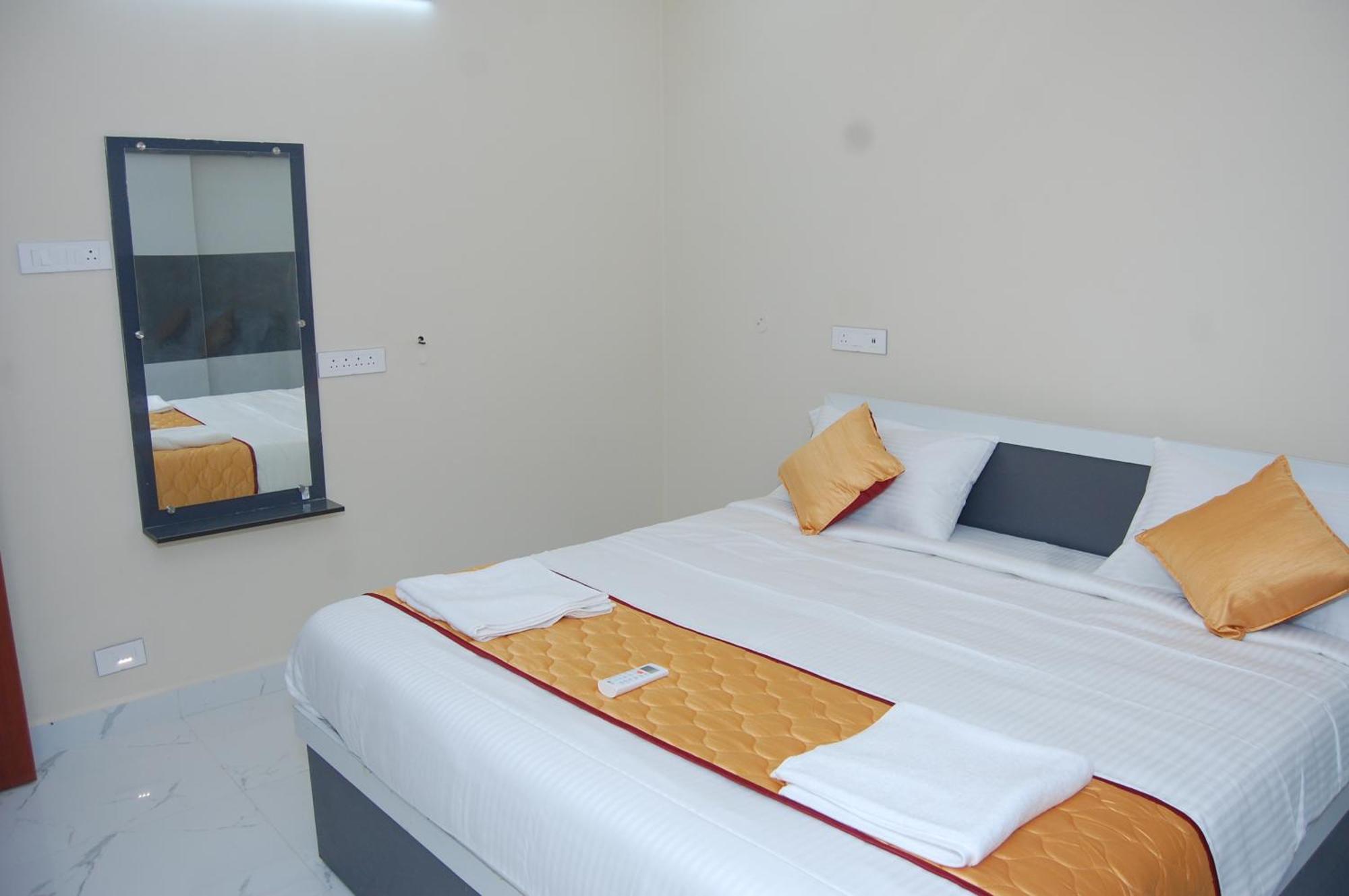 Nest Inn Homestay Тирупати Екстериор снимка